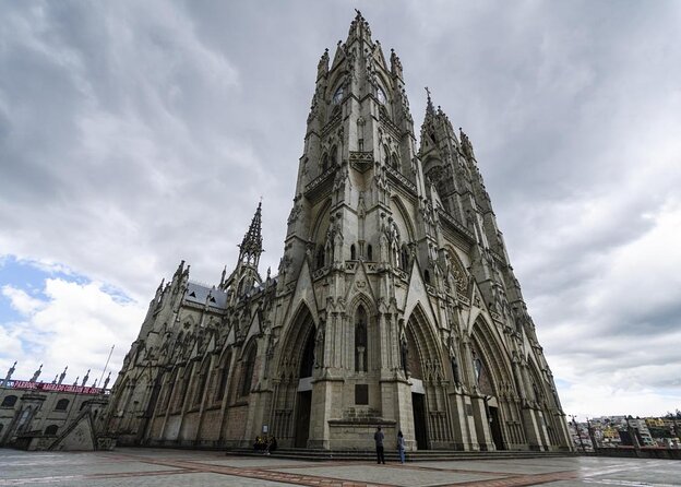 Private Cultural Tour Historical Center of Quito With Transportation
