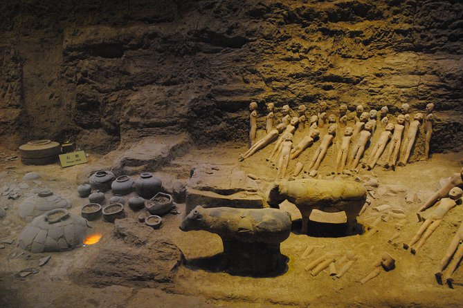 Private Day Tour of Terracotta Warriors,Cave House and Han Yangling Mausoleum