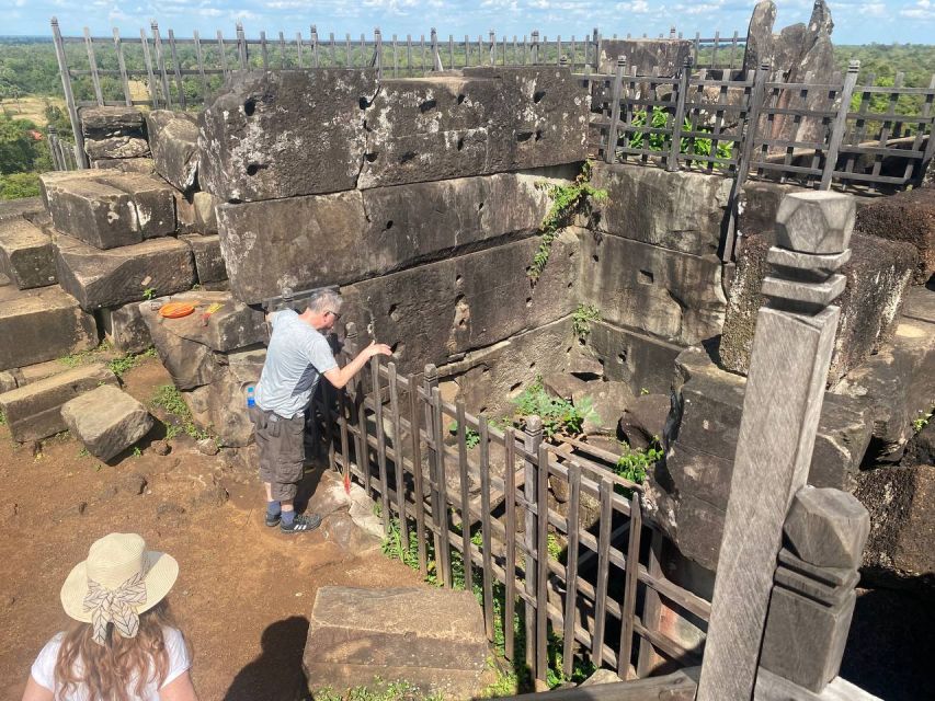Private Preah Vihea and 2 Temples Guided Tour