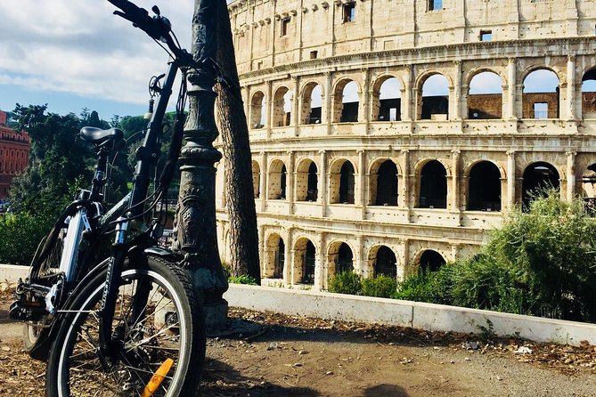Private Tour in Rome With an Electric Bike and Local Food