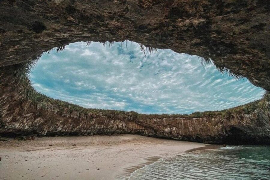 Puerto Vallarta: Marietas Islands Snorkel Cruise With Drinks