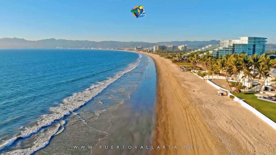 Puerto Vallarta: Parasailing Experience