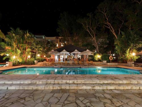 Pullman Palm Cove Sea Temple Resort & Spa - Location and Accessibility