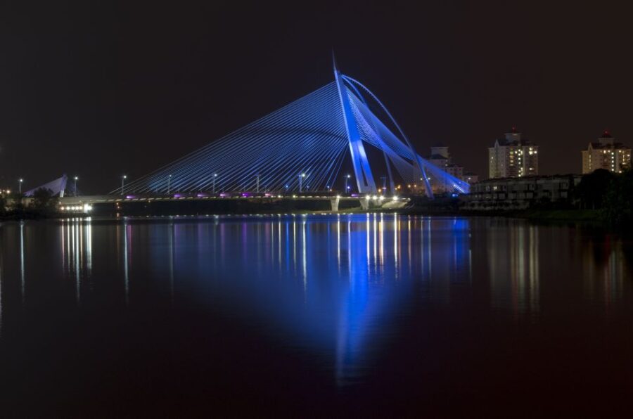Putrajaya Visit and Lake Cruise: Tour From Kuala Lumpur