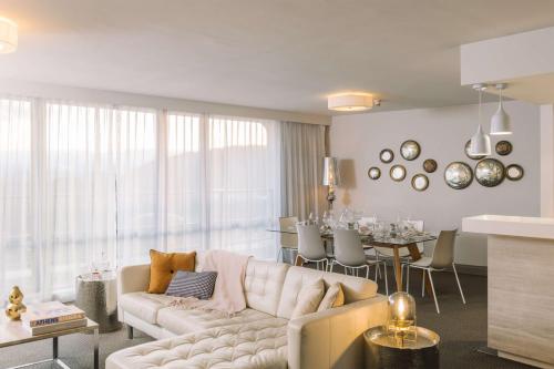 QT Canberra - Hotel Overview