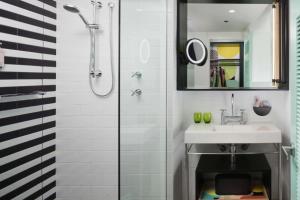 QT Gold Coast - Hotel Overview
