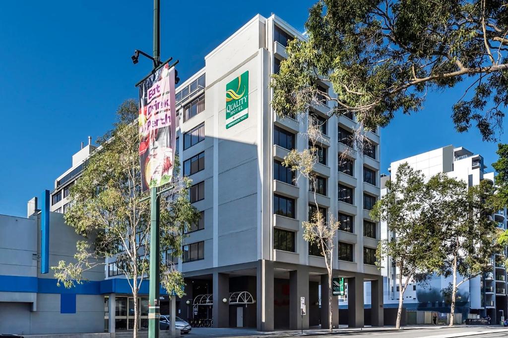 Quality Hotel Ambassador Perth - Hotel Overview and Location