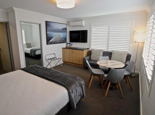 Quays Hotel - Location and Accessibility