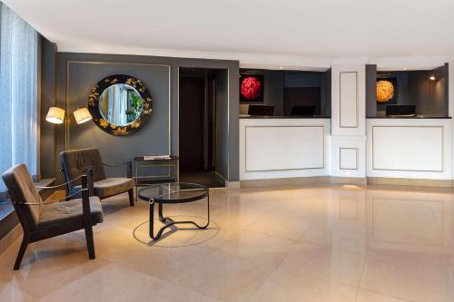 Radisson Blu Hotel, London Bond Street - Exceptional Location and Accessibility