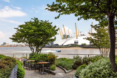 Radisson Blu Hotel, London Canary Wharf East - Hotel Overview and Location