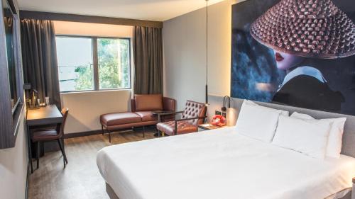 Radisson RED London Greenwich The O2 - Hotel Overview and Location