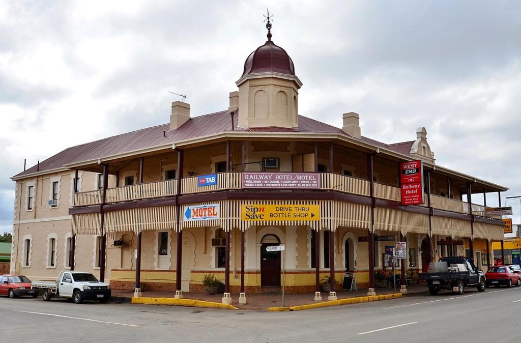 Railway Hotel Motel Peterborough Review