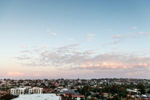 Ramada by Wyndham VetroBlu Scarborough Beach - Location and Accessibility