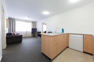 Ramada Encore Belconnen - Hotel Overview