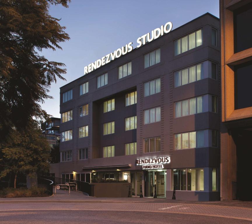 Rendezvous Hotel Perth Central - Hotel Overview and Location
