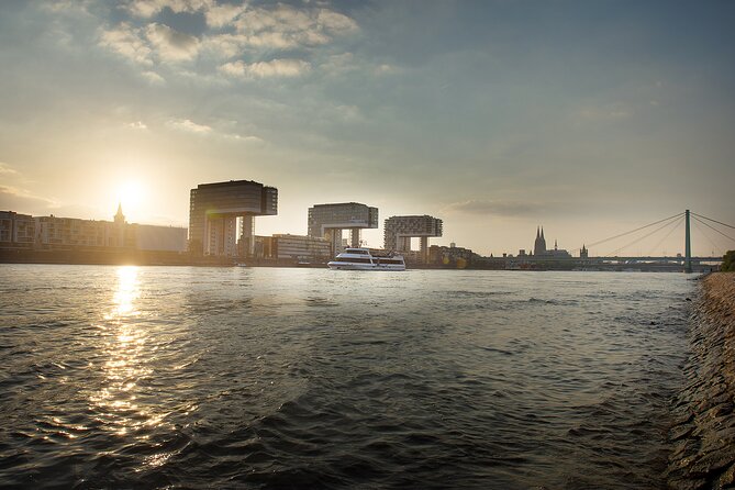 Rhine River Evening Panorama Cruise in Cologne - Dining and Onboard Amenities