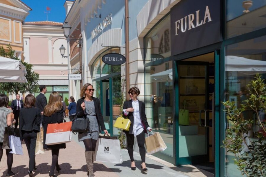 Rome: Castel Romano Outlet Shopping Full-Day Trip