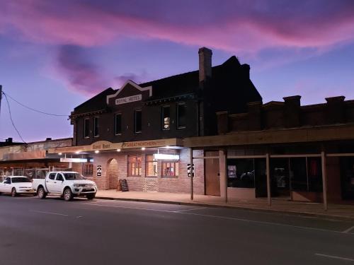 Royal Hotel Guyra - Hotel Overview