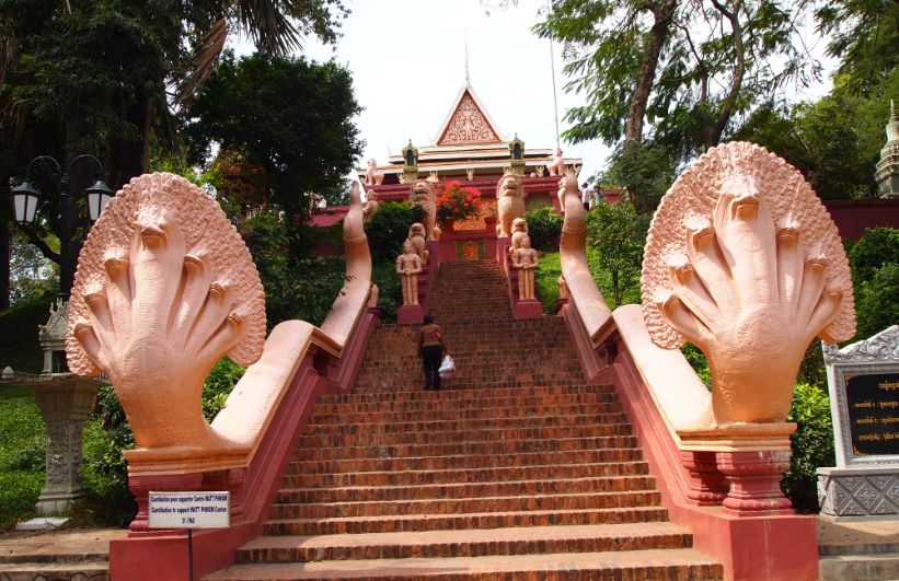 Royal Palace, National Museum & Wat Phnom With Private Tour