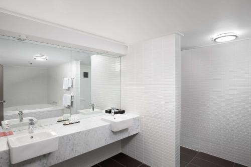 Rydges Canberra - Location and Accessibility