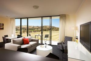 Rydges Mount Panorama Bathurst - Hotel Location and Overview