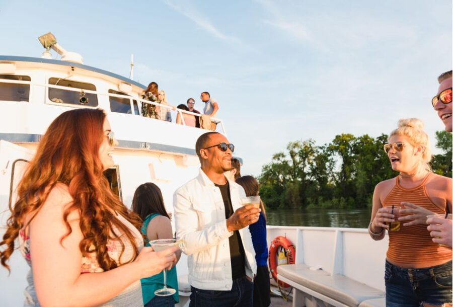 Sacramento: Rock The Yacht River Cruise