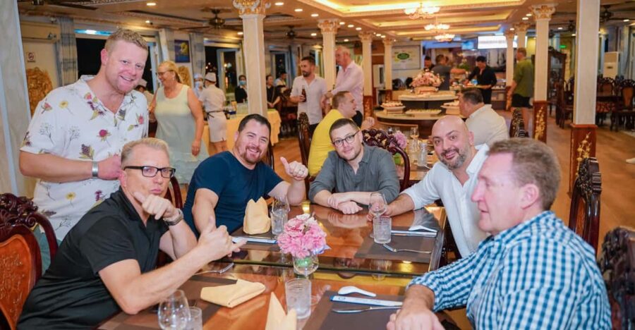 Saigon: Dinner Cruise With Vietnamese Cuisine and Live Music