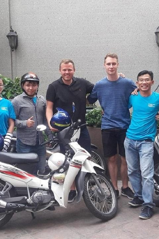 Saigon: Half-Day City Tour on Motorbike With Local Guide