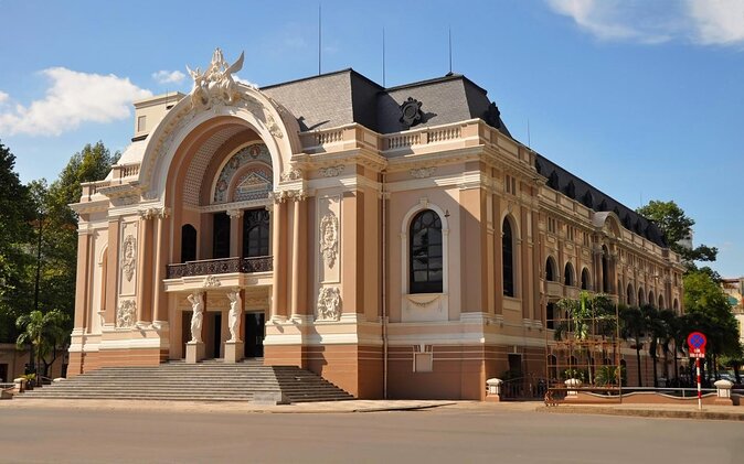 SAIGON SHORE EXCURSION: Car Services + LOCAL TOUR GUIDE in Saigon
