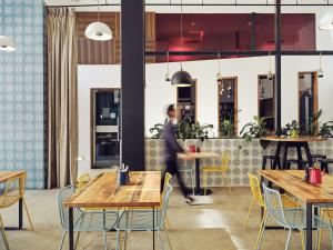 Saint Kilda Beach Hotel - Formerly Rydges St Kilda - Hotel Overview and Location