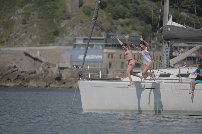 San Sebastian Private Sailing at La Concha Beach & Pasai Donibane