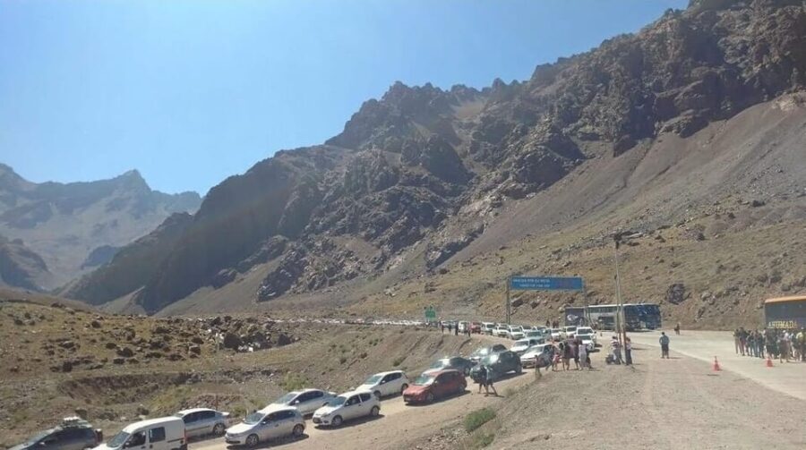 Santiago: Private Scenic Transfer to Mendoza.