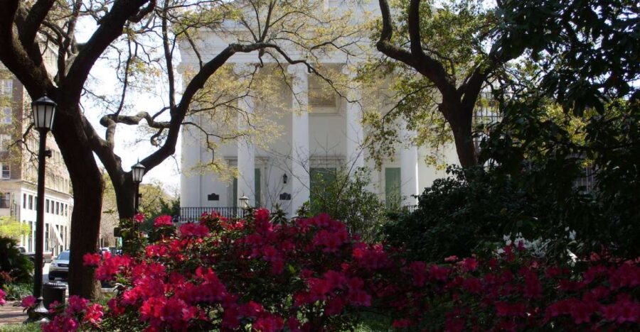 Savannah: Historic District Overview on Foot