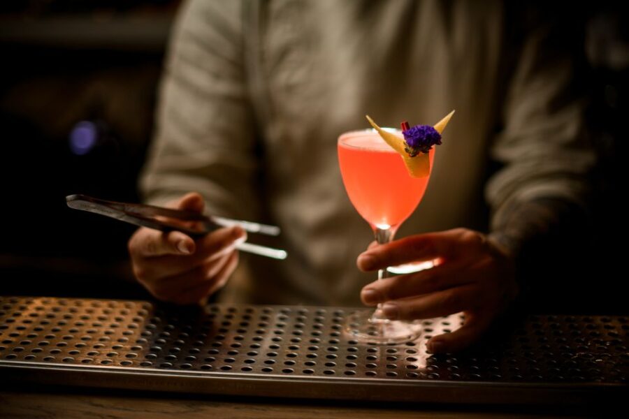 Savannah: Midnight in the Garden Walking Tour and Pub Crawl