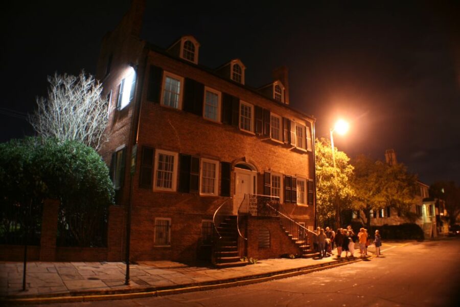 Savannah: Pub Crawl and Ghost Tour