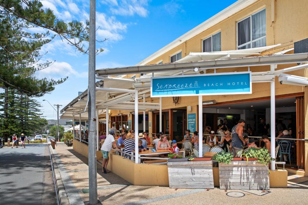 Seabreeze Beach Hotel - Hotel Overview