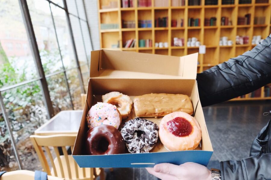 Seattle: Guided Delicious Donut Tour With Tastings