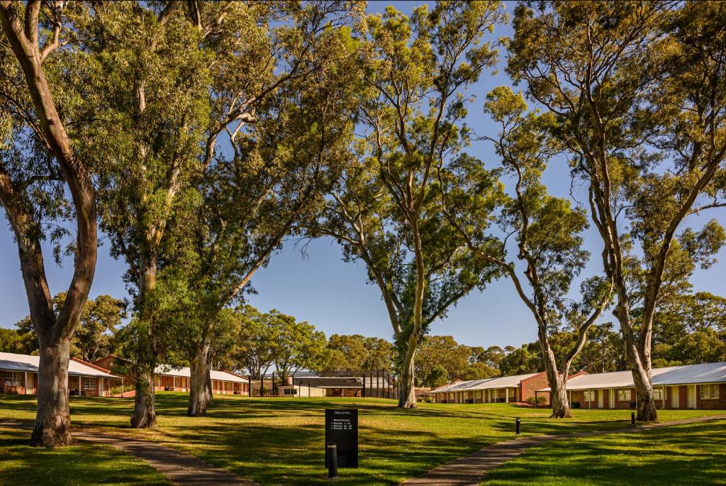 Serafino McLaren Vale - Scenic Location and Surroundings