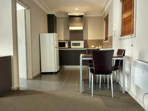 Seymours On Lydiard - Hotel Overview