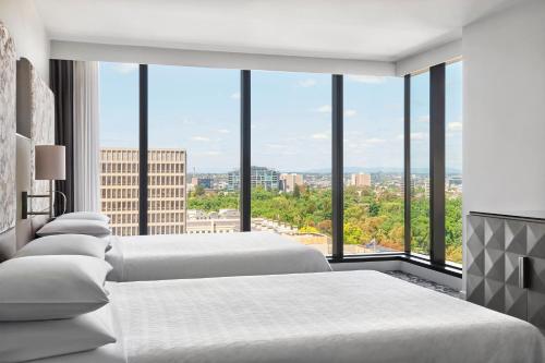 Sheraton Melbourne Hotel - Overview and Location