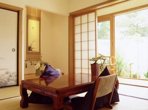 Shizuka Ryokan Japanese Country Spa & Wellness Retreat - Location and Accessibility