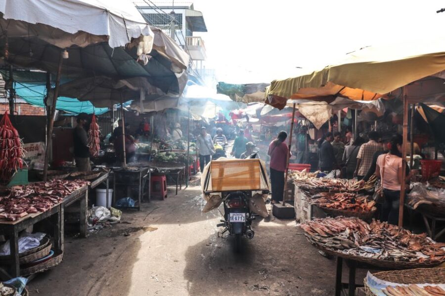 Siem Reap: 3-Hour Behind-the-Scenes Tuk-Tuk Tour
