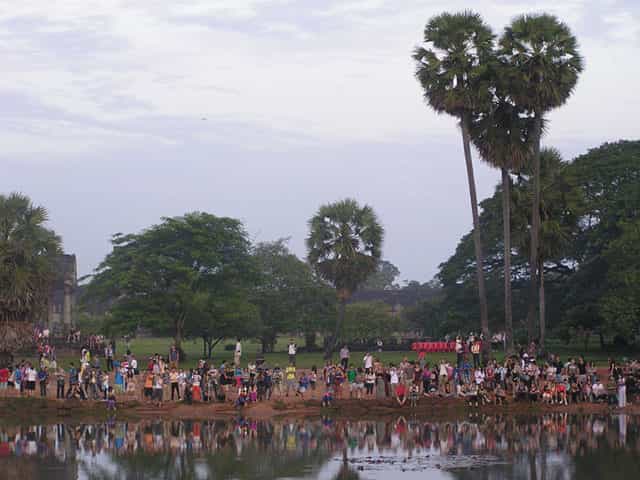 Siem Reap: Angkor Wat and Roluos Temples 2-Day Tour
