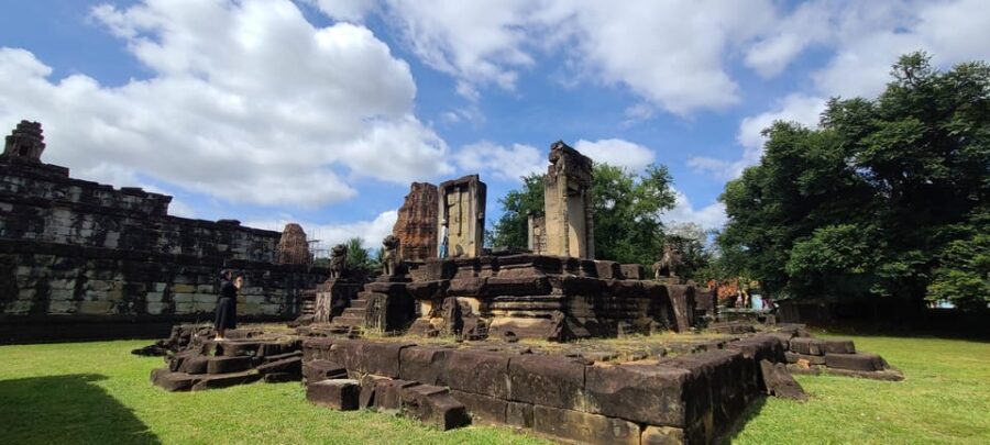 Siem Reap: Banteay Srey and Roluos Temples Day Tour