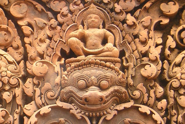 Siem Reap: Banteay Srey and Roluos Temples Day Tour