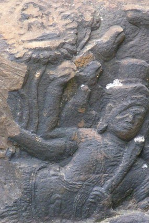 Siem Reap: Kbal Spean and Banteay Srey Temples Day Tour