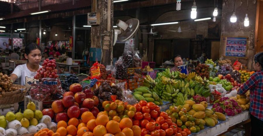 Siem Reap: Private Evening Food Tour Hosting by Local