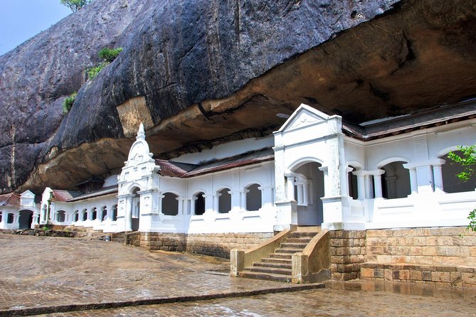 Sigiriya, Traditional Lunch and Cave Temple Private Day Tour All Inclusive