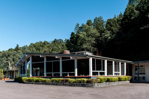 Silver Hills Motel - Location and Accessibility