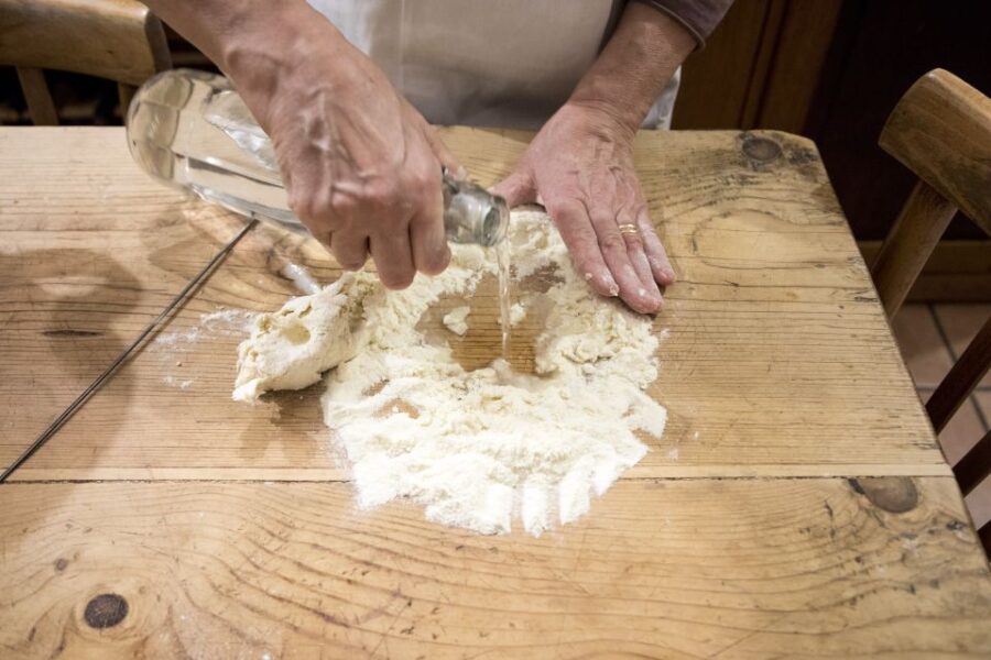 Siracusa: Pasta & Tiramisu Cooking Class at a Locals Home